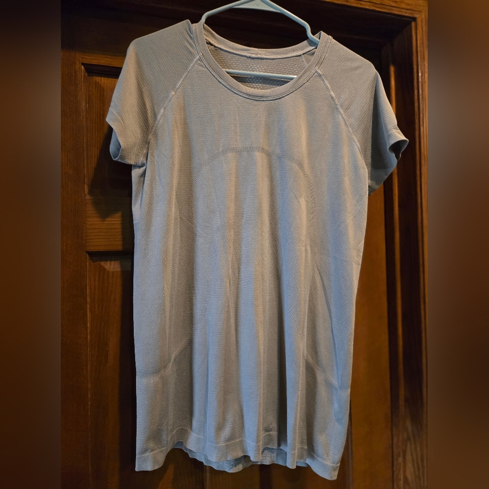 lululemon athletica Women's Light Grey Short Sleeve Performance Tee